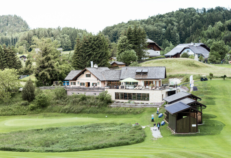 Der Golfclub Waldhofalm mit 9-Loch Golfplatz des Golfhotel Ebner's Waldhof im Salzburger Land.